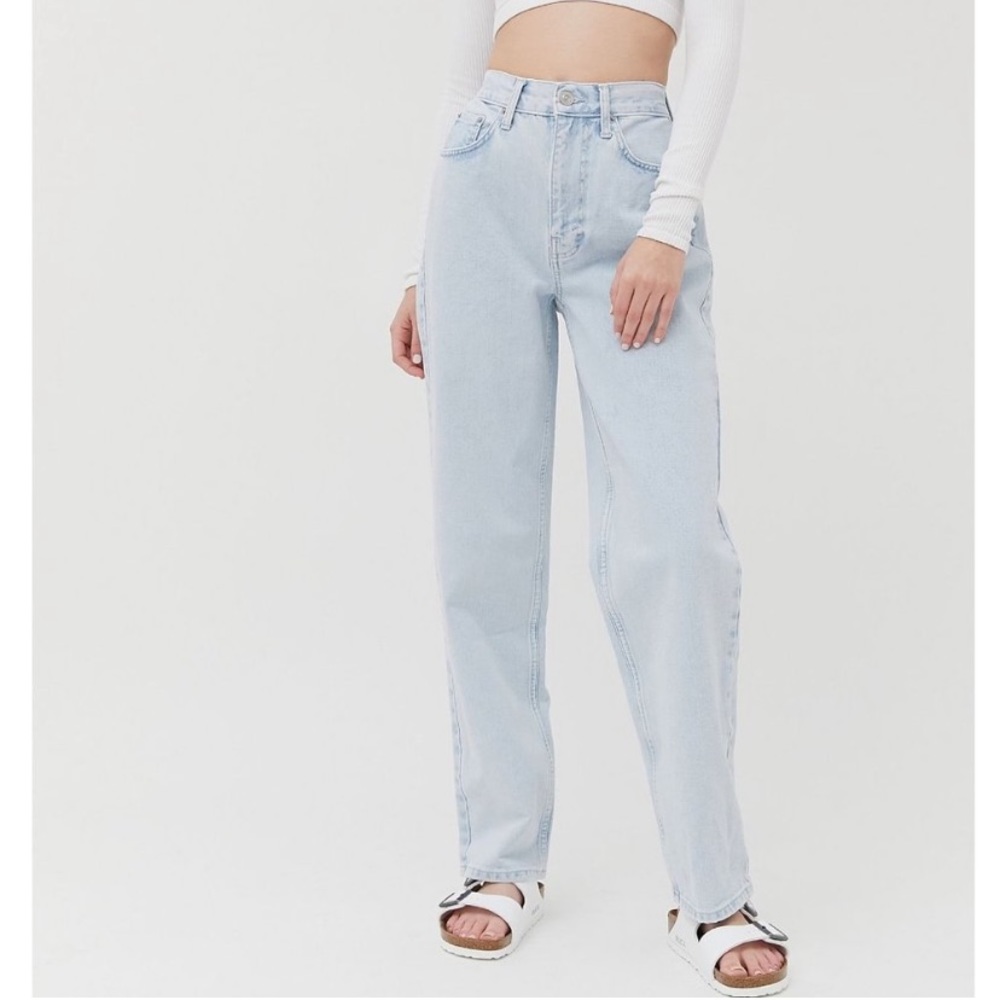 BDG Urban Outfitters Light Wash High Rise Baggy Jeans